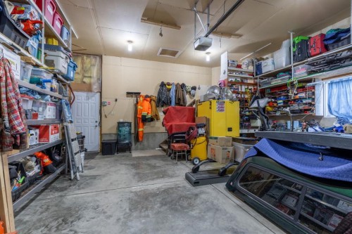 389 Kodiak Boulevard North, Lethbridge, AB - Indoor