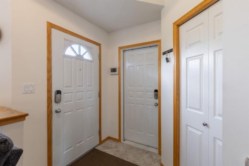 389 Kodiak Boulevard North, Lethbridge, AB - Indoor Photo Showing Other Room