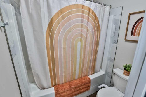 261 Agnes Short Place North, Lethbridge, AB - Indoor Photo Showing Bathroom