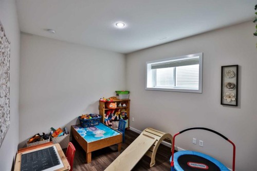 261 Agnes Short Place North, Lethbridge, AB - Indoor Photo Showing Other Room