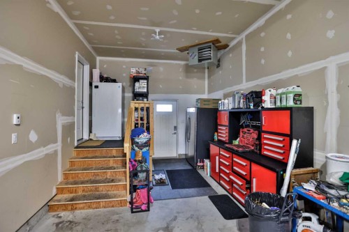 261 Agnes Short Place North, Lethbridge, AB - Indoor Photo Showing Other Room