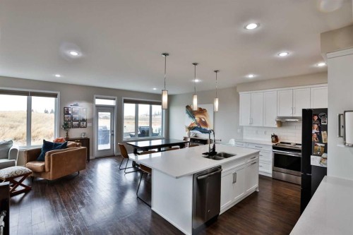 261 Agnes Short Place North, Lethbridge, AB - Indoor Photo Showing Kitchen With Double Sink With Upgraded Kitchen