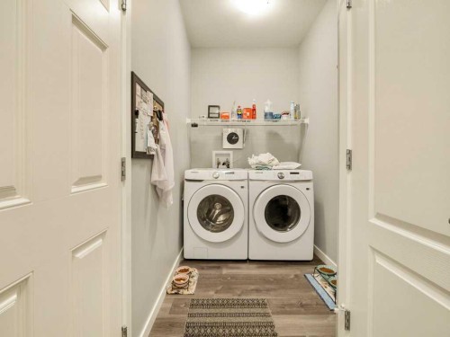 3-322 Northlander Bend West, Lethbridge, AB - Indoor Photo Showing Laundry Room