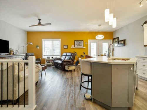 3-322 Northlander Bend West, Lethbridge, AB - Indoor Photo Showing Kitchen