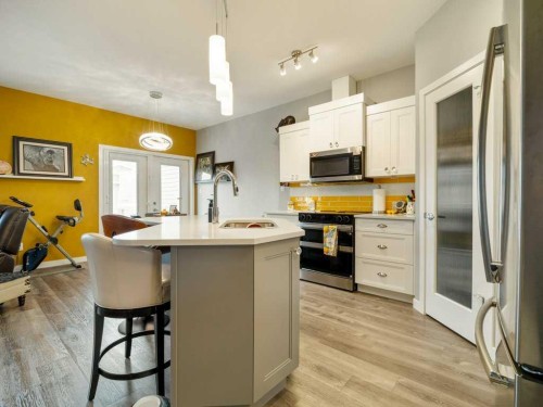 3-322 Northlander Bend West, Lethbridge, AB - Indoor Photo Showing Kitchen
