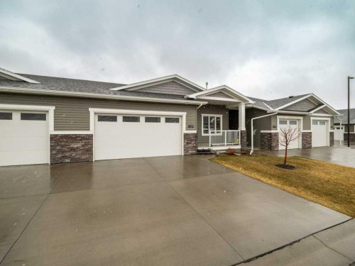 3-322 Northlander Bend West, Lethbridge, AB - Outdoor With Facade