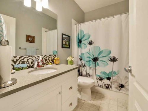 3-322 Northlander Bend West, Lethbridge, AB - Indoor Photo Showing Bathroom