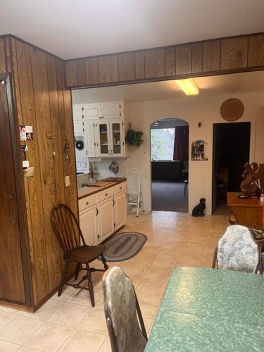 306 4Th Avenue, Warner, AB - Indoor