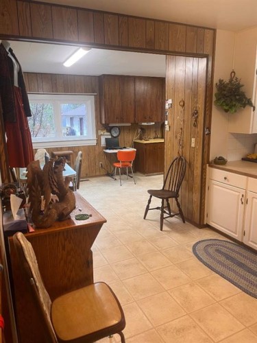 306 4Th Avenue, Warner, AB - Indoor