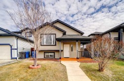 136 Jessie Robinson Close NORTHLethbridge, AB T1H 3Y8