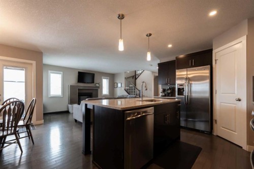 26 Riverglen Link West, Lethbridge, AB - Indoor Photo Showing Kitchen