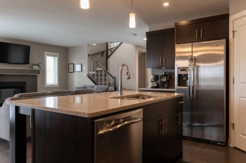 26 Riverglen Link West, Lethbridge, AB - Indoor Photo Showing Kitchen
