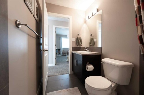 26 Riverglen Link West, Lethbridge, AB - Indoor Photo Showing Bathroom