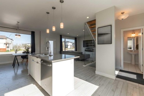 201 Grassland Boulevard West, Lethbridge, AB - Indoor Photo Showing Kitchen With Upgraded Kitchen
