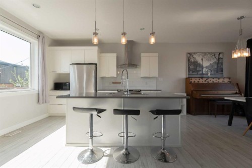 201 Grassland Boulevard West, Lethbridge, AB - Indoor Photo Showing Kitchen With Upgraded Kitchen
