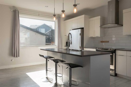 201 Grassland Boulevard West, Lethbridge, AB - Indoor Photo Showing Kitchen With Upgraded Kitchen
