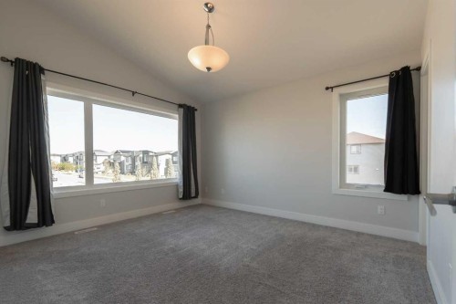 201 Grassland Boulevard West, Lethbridge, AB - Indoor Photo Showing Other Room