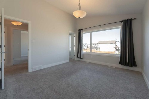 201 Grassland Boulevard West, Lethbridge, AB - Indoor Photo Showing Other Room