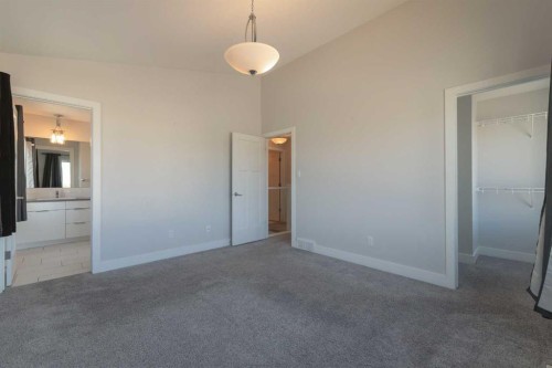 201 Grassland Boulevard West, Lethbridge, AB - Indoor Photo Showing Other Room