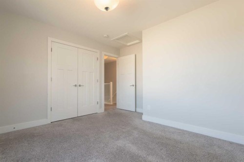 201 Grassland Boulevard West, Lethbridge, AB - Indoor Photo Showing Other Room