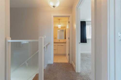201 Grassland Boulevard West, Lethbridge, AB - Indoor Photo Showing Other Room