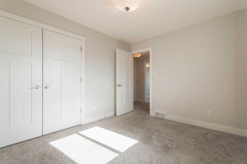 201 Grassland Boulevard West, Lethbridge, AB - Indoor Photo Showing Other Room
