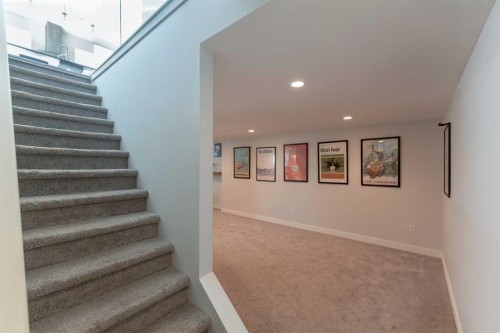 201 Grassland Boulevard West, Lethbridge, AB - Indoor Photo Showing Other Room