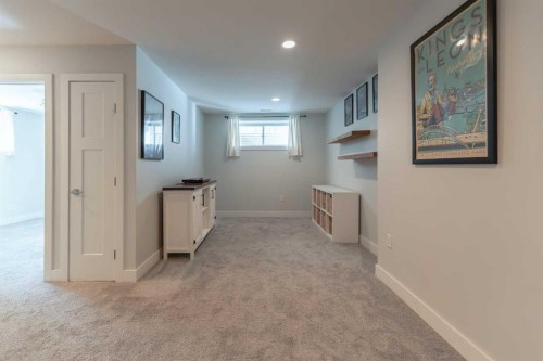 201 Grassland Boulevard West, Lethbridge, AB - Indoor Photo Showing Other Room