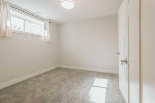 201 Grassland Boulevard West, Lethbridge, AB - Indoor Photo Showing Other Room