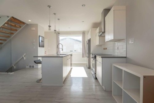 201 Grassland Boulevard West, Lethbridge, AB - Indoor Photo Showing Kitchen With Upgraded Kitchen