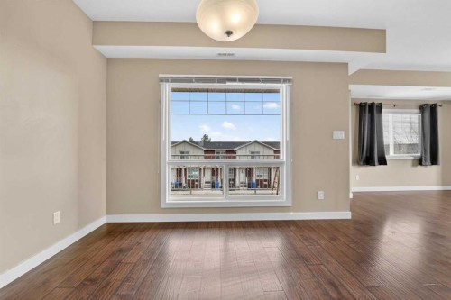 1-197 Silkstone Road West, Lethbridge, AB - Indoor Photo Showing Other Room