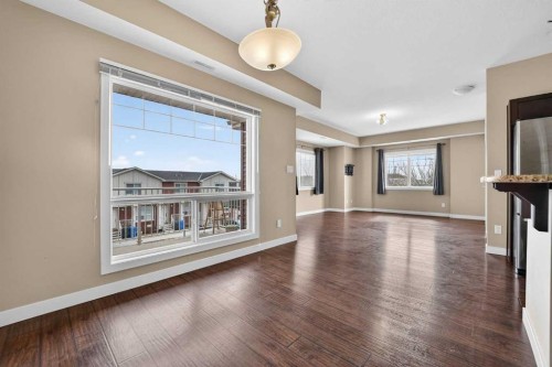 1-197 Silkstone Road West, Lethbridge, AB - Indoor Photo Showing Other Room