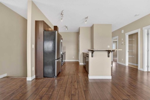 1-197 Silkstone Road West, Lethbridge, AB - Indoor Photo Showing Kitchen