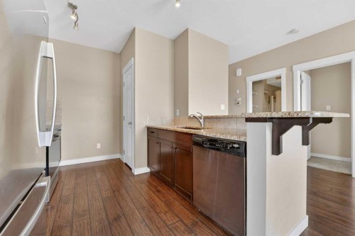 1-197 Silkstone Road West, Lethbridge, AB - Indoor Photo Showing Kitchen