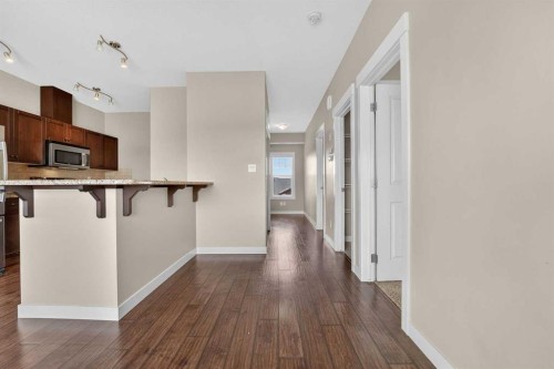 1-197 Silkstone Road West, Lethbridge, AB - Indoor Photo Showing Kitchen