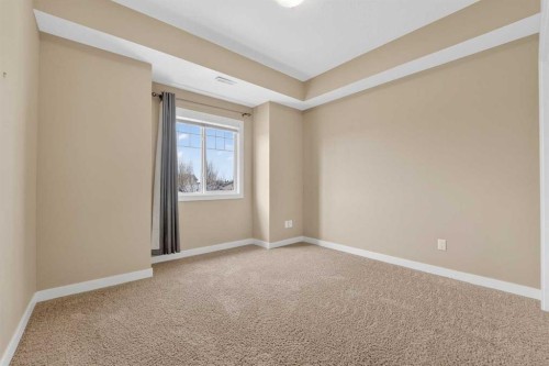 1-197 Silkstone Road West, Lethbridge, AB - Indoor Photo Showing Other Room