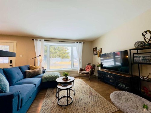 2802 77 Street, Coleman, AB - Indoor Photo Showing Living Room