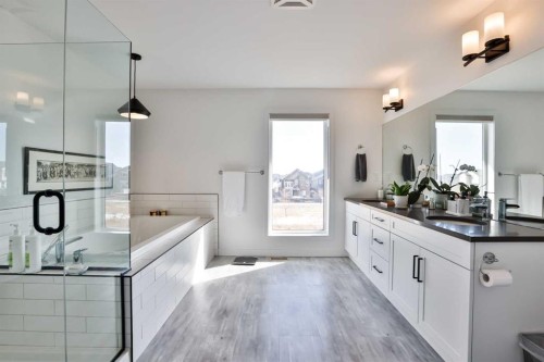 56 Greywolf Road North, Lethbridge, AB - Indoor Photo Showing Kitchen