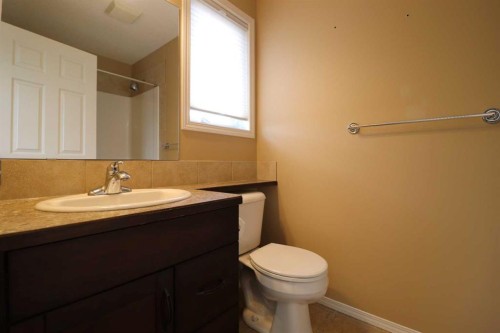 1664 Coalbanks Boulevard West, Lethbridge, AB - Indoor Photo Showing Bathroom