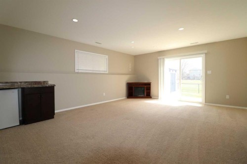 1664 Coalbanks Boulevard West, Lethbridge, AB - Indoor