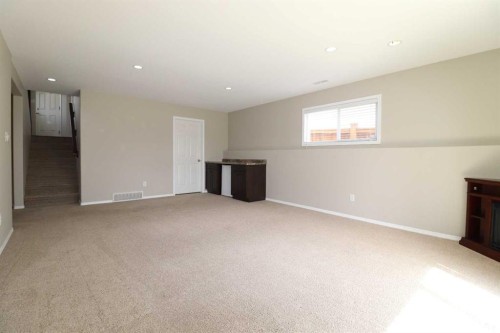 1664 Coalbanks Boulevard West, Lethbridge, AB - Indoor Photo Showing Other Room