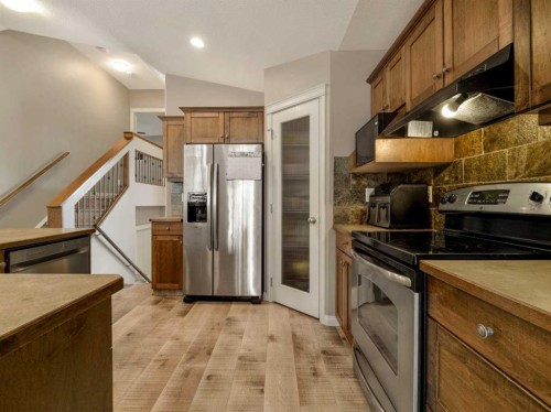 214 Firelight Crescent West, Lethbridge, AB - Indoor Photo Showing Kitchen