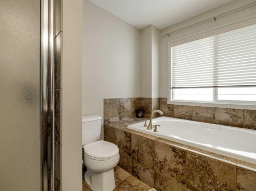 214 Firelight Crescent West, Lethbridge, AB - Indoor Photo Showing Bathroom