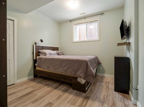 214 Firelight Crescent West, Lethbridge, AB - Indoor Photo Showing Bedroom