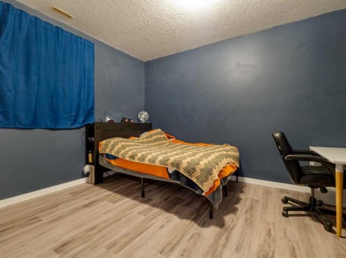 214 Firelight Crescent West, Lethbridge, AB - Indoor Photo Showing Bedroom