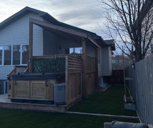 214 Firelight Crescent West, Lethbridge, AB - Outdoor