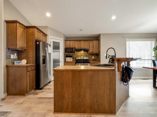 214 Firelight Crescent West, Lethbridge, AB - Indoor Photo Showing Kitchen