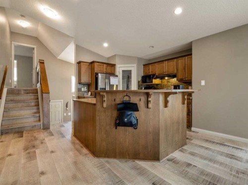 214 Firelight Crescent West, Lethbridge, AB - Indoor Photo Showing Kitchen