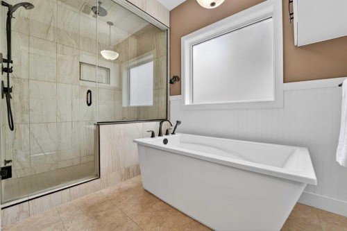 64 Riverhurst Cove West, Lethbridge, AB - Indoor Photo Showing Bathroom