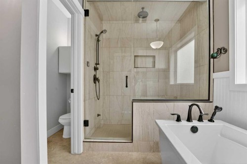 64 Riverhurst Cove West, Lethbridge, AB - Indoor Photo Showing Bathroom